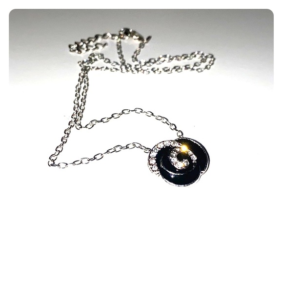 Black Rose Pendant Necklace - Picture 1 of 3